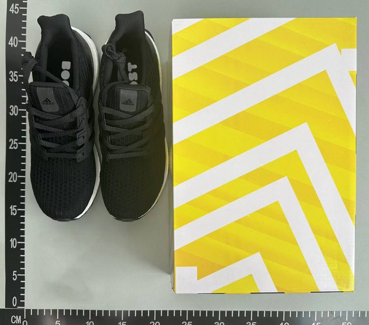ADIDAS ULTRABOOST