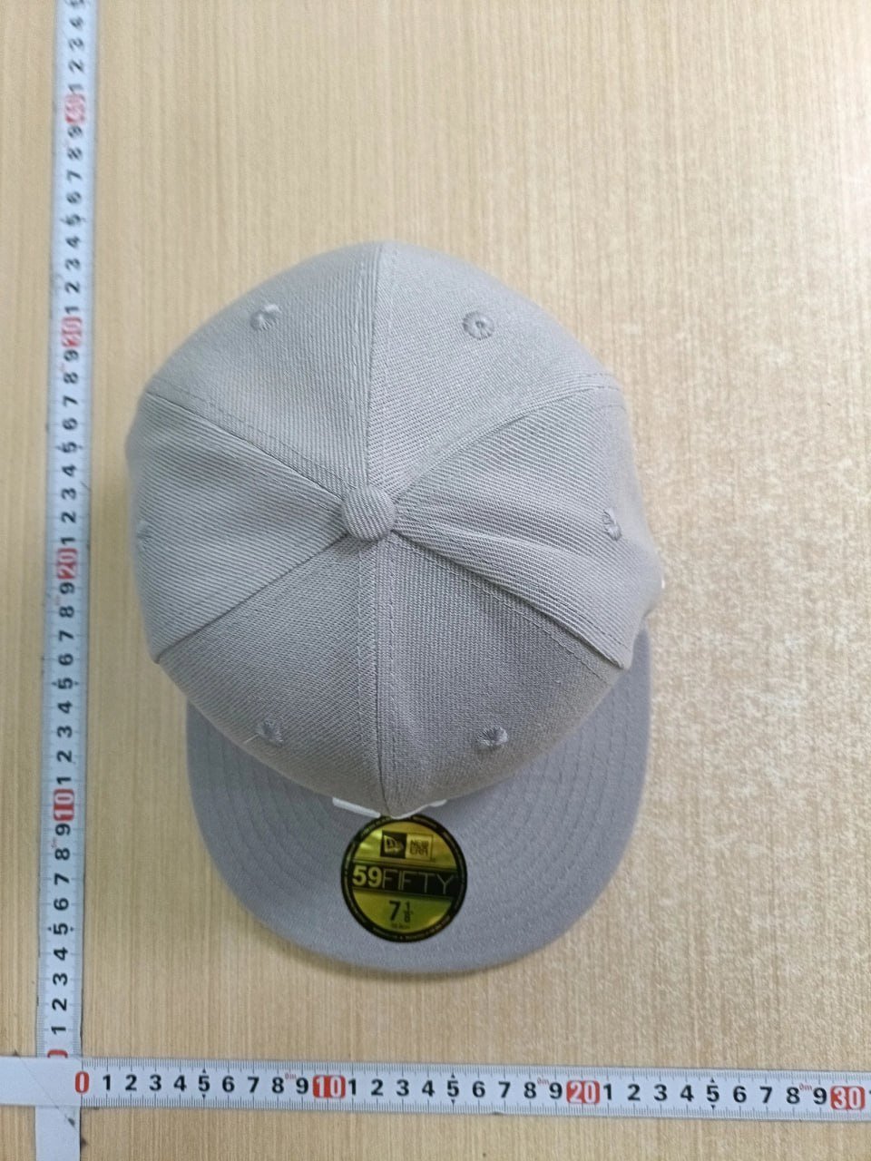 Caps