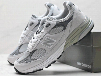 New Balance MR993