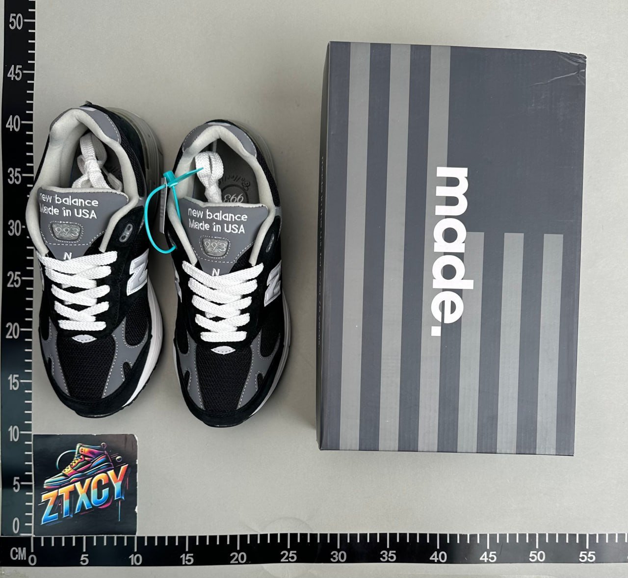 New Balance MR993